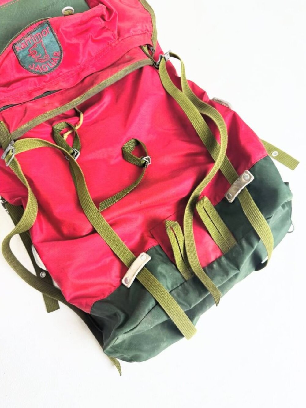 Vintage Red Hiking Backpack - Picture 3 of 9